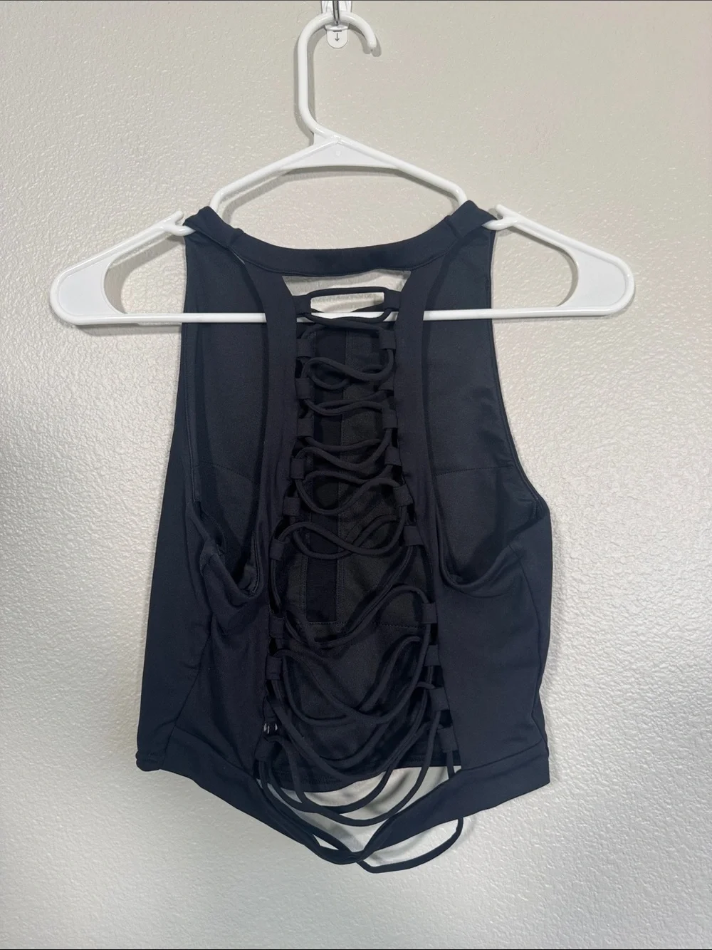 ALO Yoga Lace Up Movement Tank in Black - M